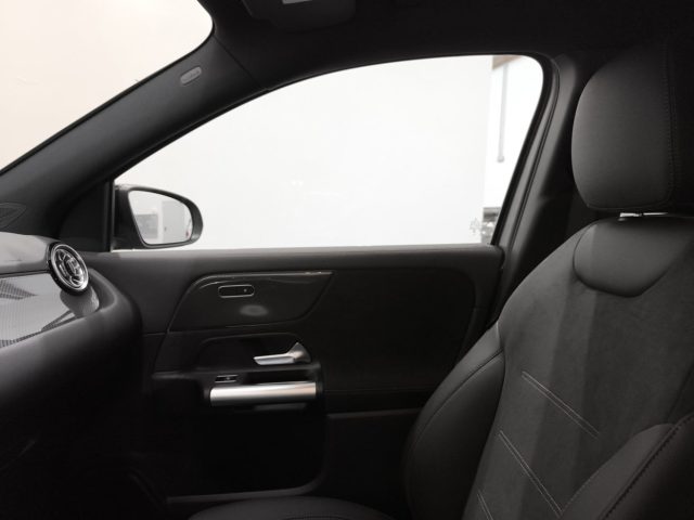 MERCEDES-BENZ GLA 200 usata, con Luci diurne LED
