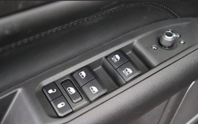 JEEP Compass usata, con Leve al volante