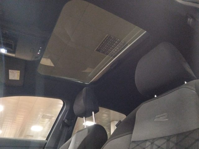 VOLKSWAGEN Taigo usata, con Frenata d