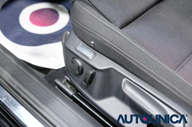 VOLKSWAGEN Passat Variant usata, con Bracciolo