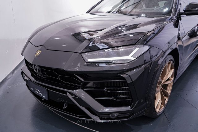 LAMBORGHINI Urus usata 27