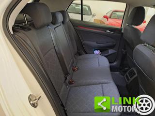 VOLKSWAGEN Golf usata, con USB