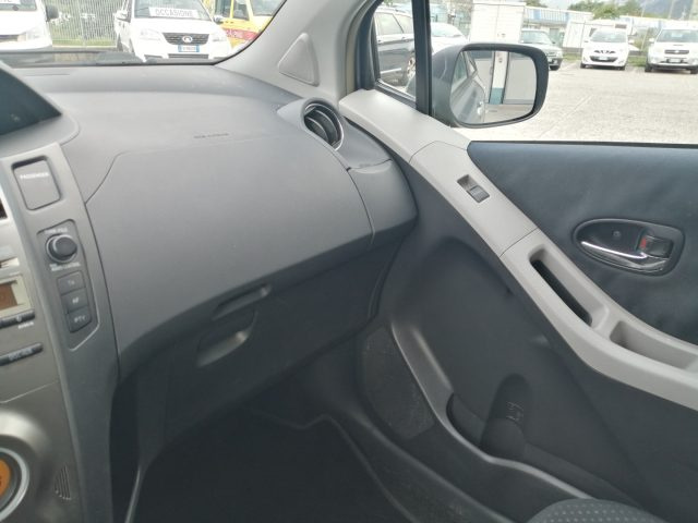 TOYOTA Yaris usata 19