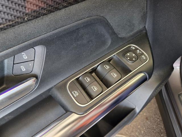 MERCEDES-BENZ GLA 200 usata, con Touch screen