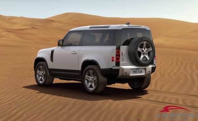 LAND ROVER Defender usata 3