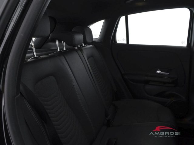 MERCEDES-BENZ GLA 180 usata 10