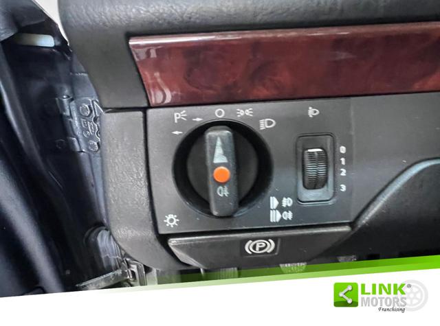 MERCEDES-BENZ E 200 usata 23