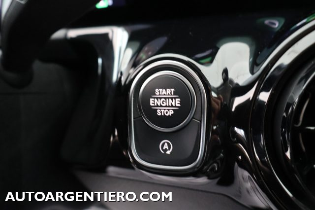 MERCEDES-BENZ GLA 180 usata, con Autoradio digitale