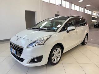 PEUGEOT 5008 usata, con Airbag