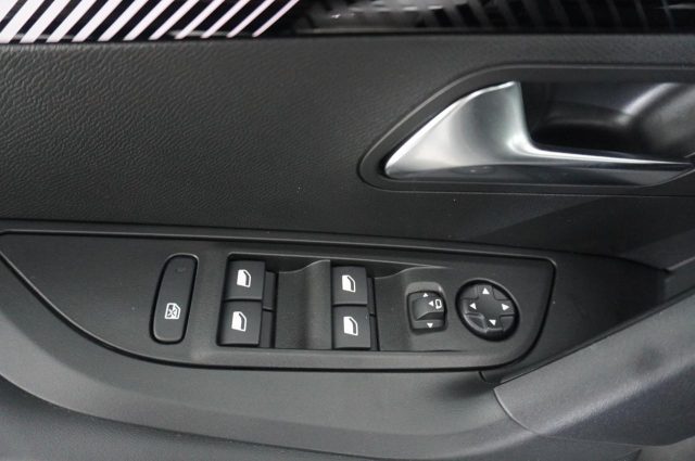 PEUGEOT 2008 usata, con Vetri oscurati