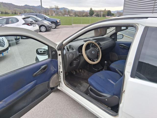FIAT Punto usata 8