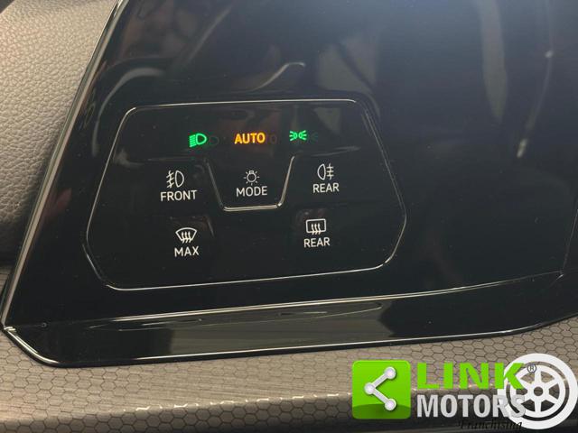 VOLKSWAGEN Golf usata, con Touch screen