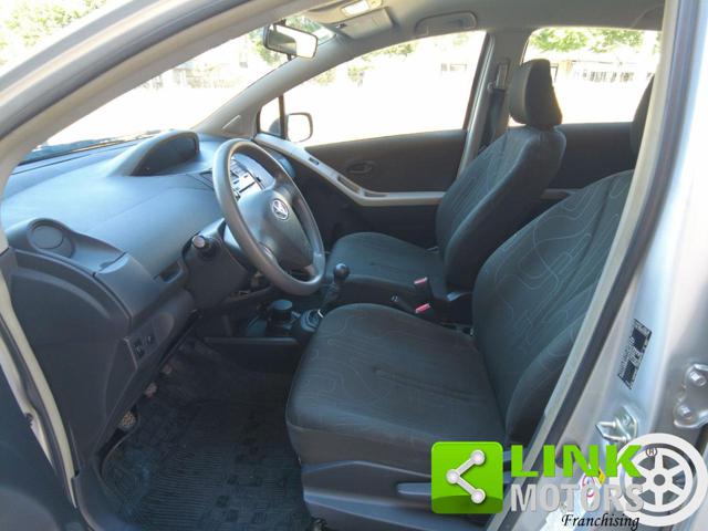 TOYOTA Yaris usata 15