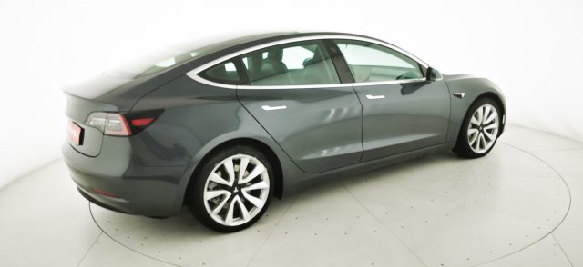 TESLA Model 3 usata, con USB