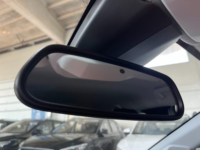 PEUGEOT 208 usata, con Sedile posteriore sdoppiato
