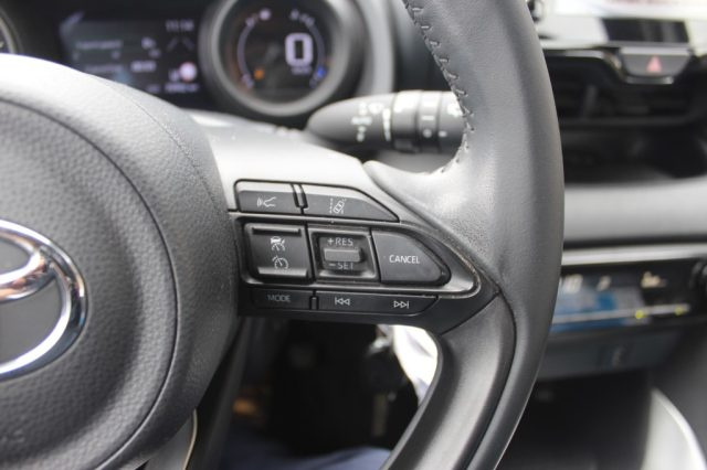 TOYOTA Yaris usata, con Airbag testa