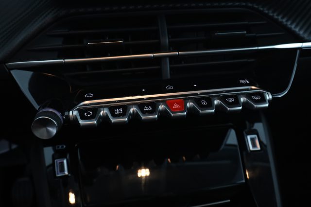 PEUGEOT 208 usata 11