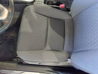 TOYOTA Yaris usata, con Fari LED