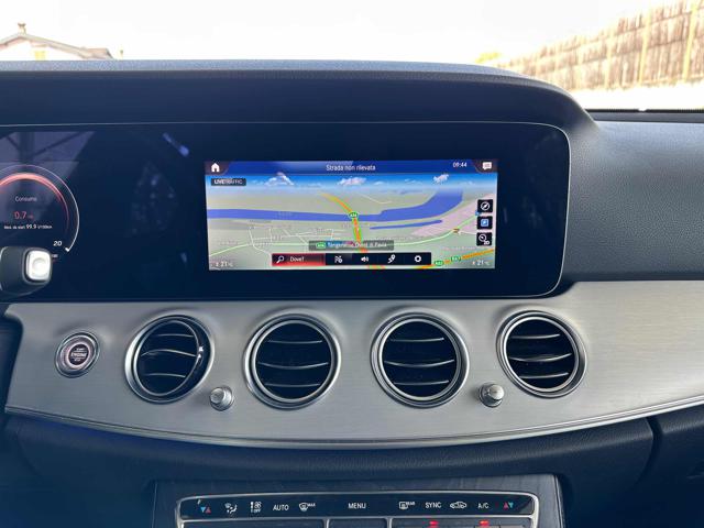 MERCEDES-BENZ E 200 usata, con Lettore CD