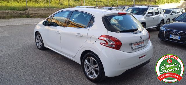 PEUGEOT 208 usata, con Autoradio