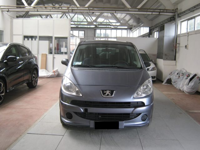 PEUGEOT 1007 usata, con Airbag
