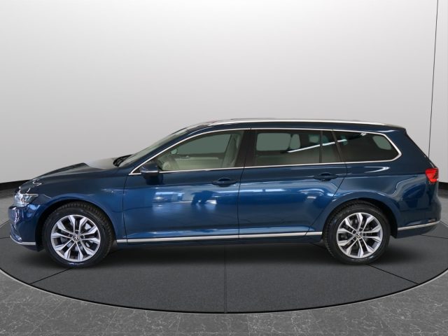 VOLKSWAGEN Passat Variant usata, con Fari LED