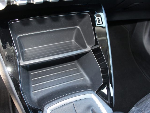 PEUGEOT 2008 usata, con Airbag testa