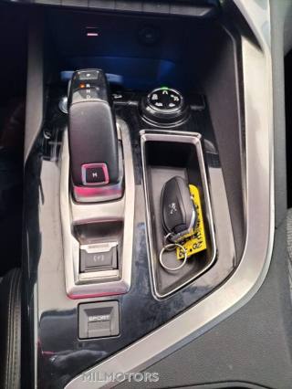 PEUGEOT 5008 usata, con Autoradio digitale