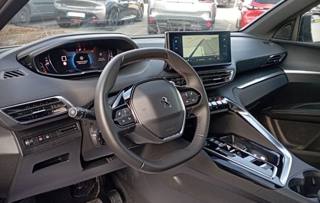 PEUGEOT 5008 usata, con Touch screen