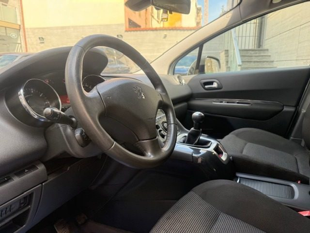 PEUGEOT 5008 usata, con Cerchi in lega