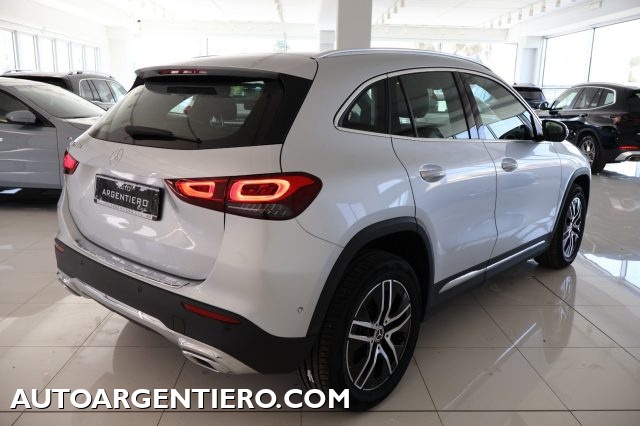 MERCEDES-BENZ GLA 200 usata, con Sensori di parcheggio anteriori