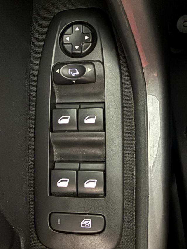 PEUGEOT 2008 usata 18