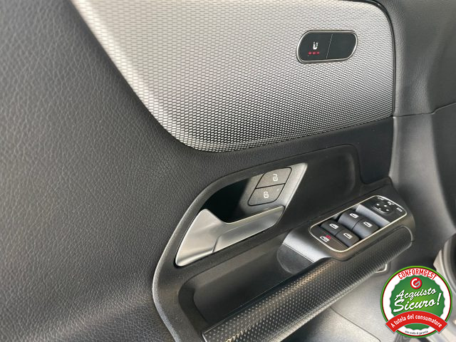 MERCEDES-BENZ GLB 180 usata, con Chiusura centralizzata