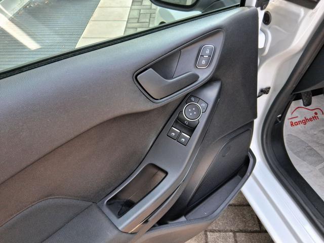 FORD Fiesta usata, con Fari LED