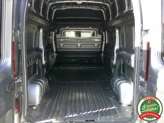 RENAULT Trafic usata 9