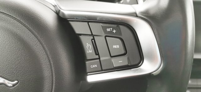 JAGUAR XE usata, con Frenata d