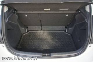 TOYOTA Yaris usata 11