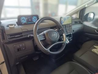 HYUNDAI Staria usata, con Boardcomputer