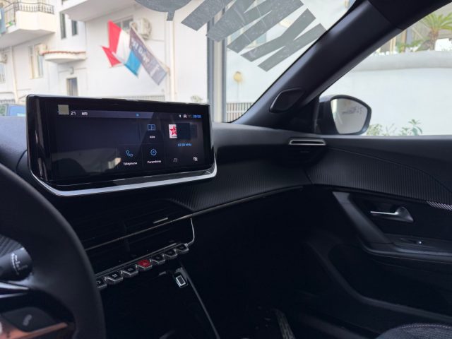 PEUGEOT 2008 usata, con Volante multifunzione