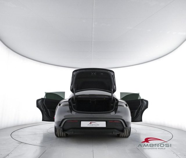 PORSCHE Taycan usata 6