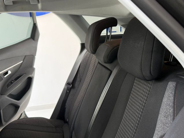 PEUGEOT 3008 usata, con Autoradio digitale