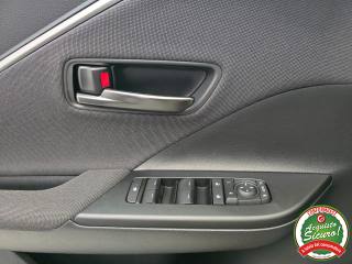 TOYOTA C-HR usata, con USB