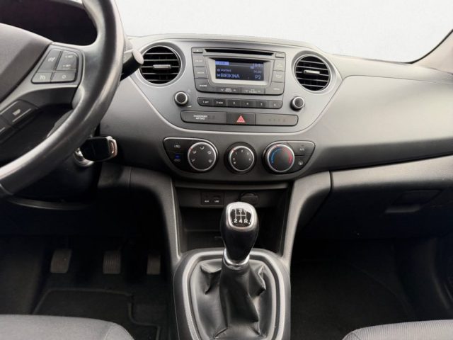 HYUNDAI i10 usata 12