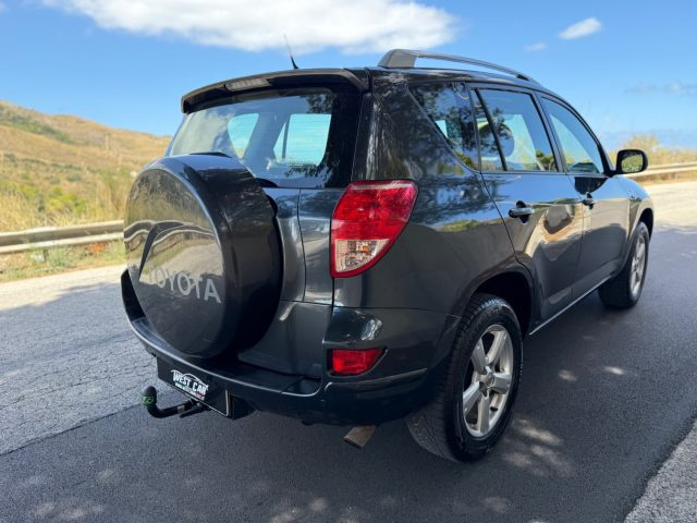 TOYOTA RAV 4 usata, con Cerchi in lega