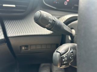 PEUGEOT 2008 usata, con Sistema di navigazione