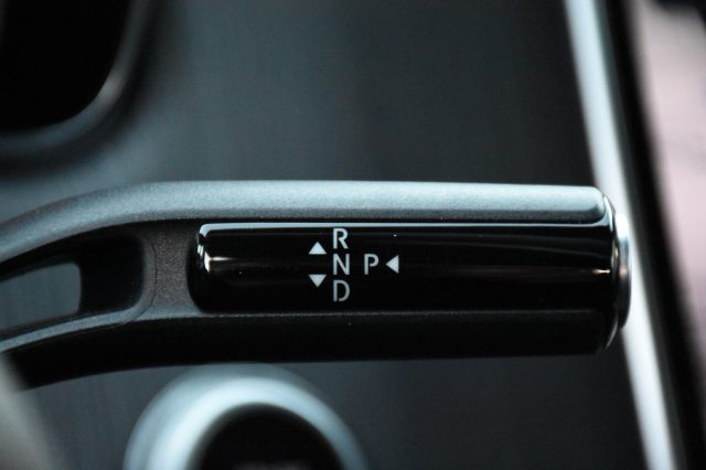 MERCEDES-BENZ EQE usata, con Leve al volante