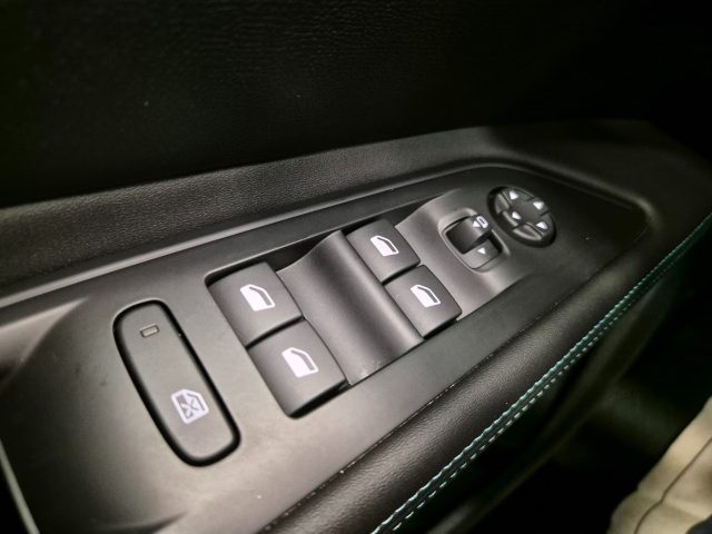 PEUGEOT 5008 usata, con MP3