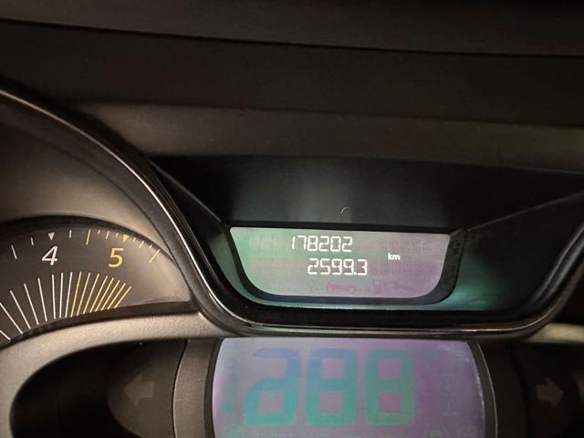 RENAULT Captur usata, con Park Distance Control