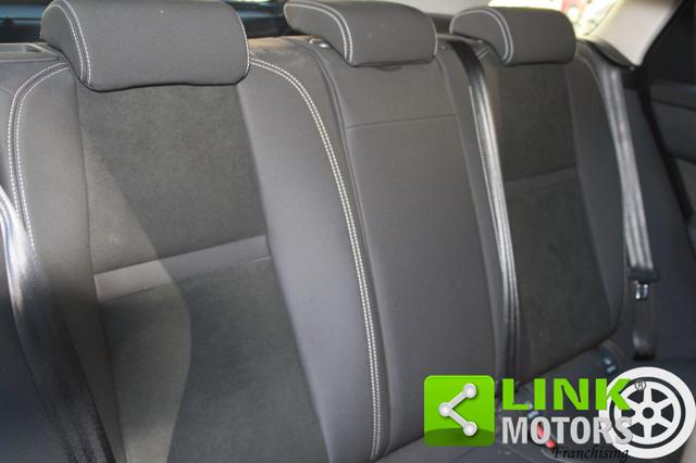 LAND ROVER Range Rover Velar usata, con Sensori di parcheggio anteriori