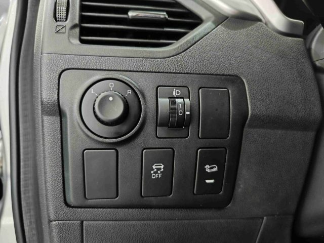 MAHINDRA KUV100 usata 17